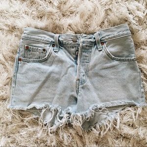 Levi Cut Off Shorts